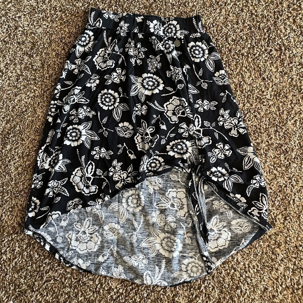 🐶🐶Roxy girl small black floral skirt🐶🐶